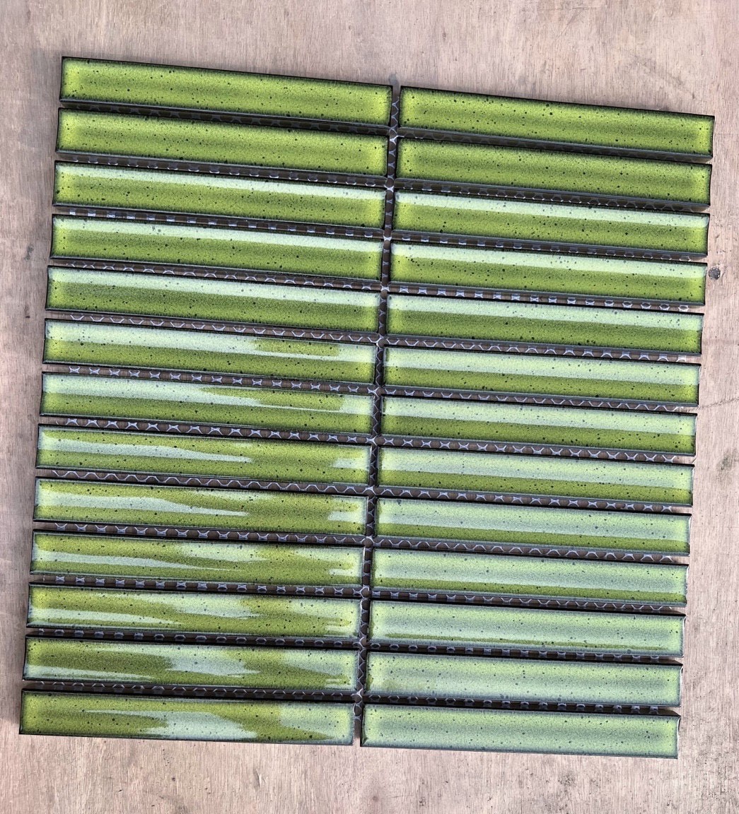 Gạch mosaic que đũa xanh lá cây