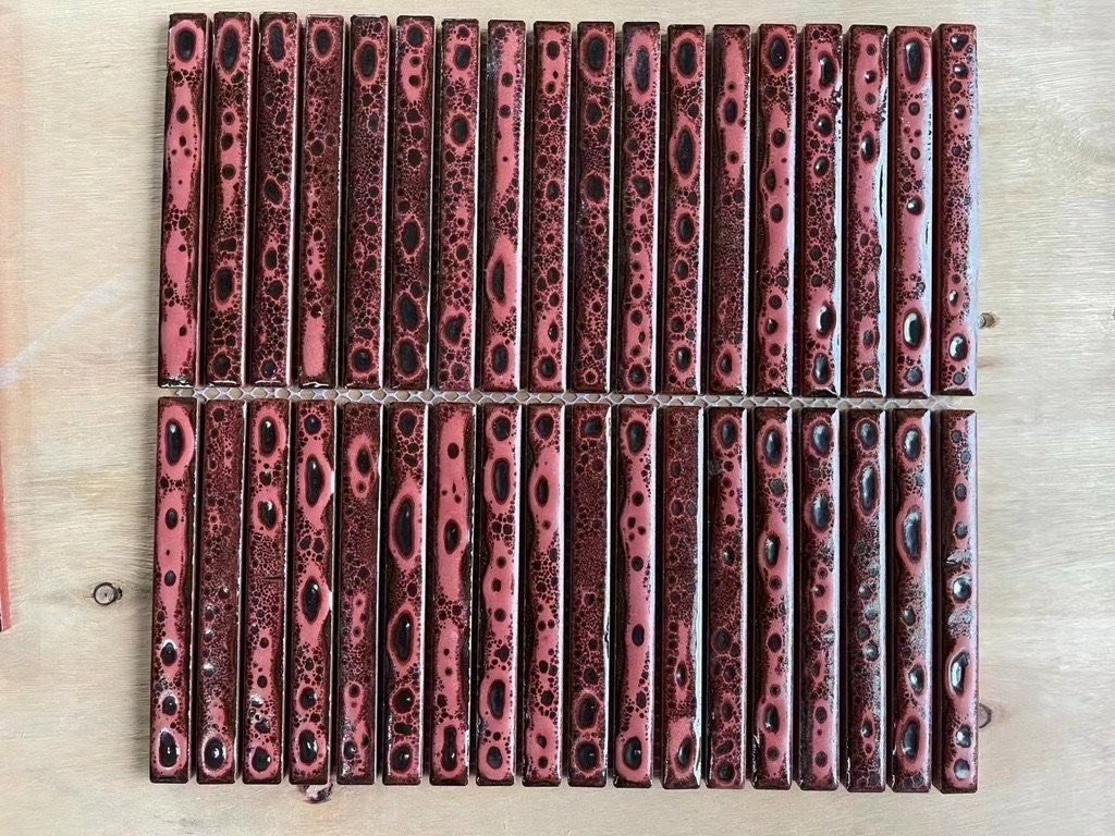 Gạch mosaic thẻ đũa hình da beo đỏ