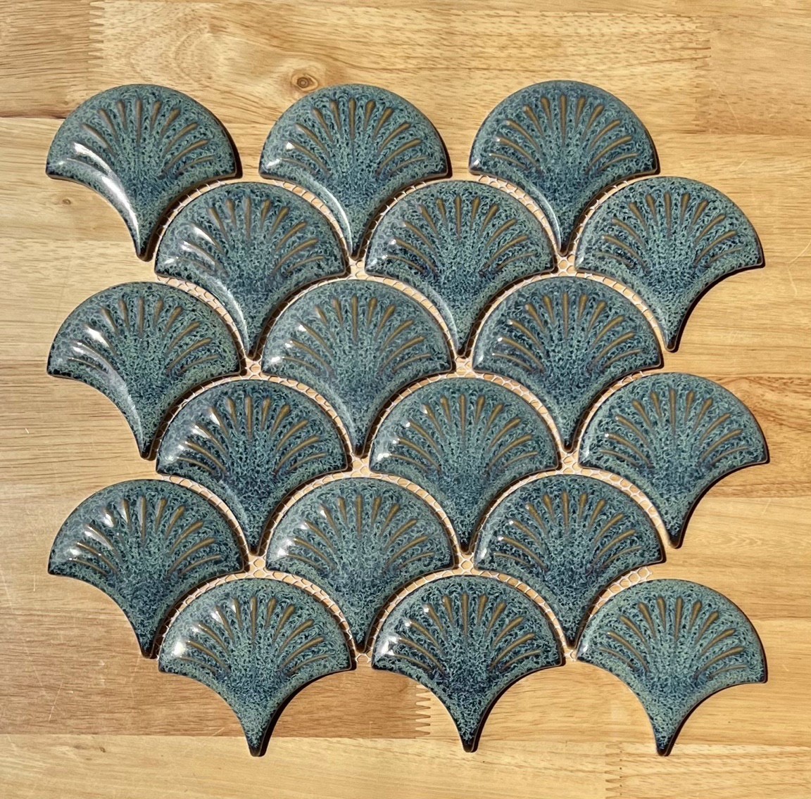 Gạch mosaic vảy cá họa tiết màu xanh lam