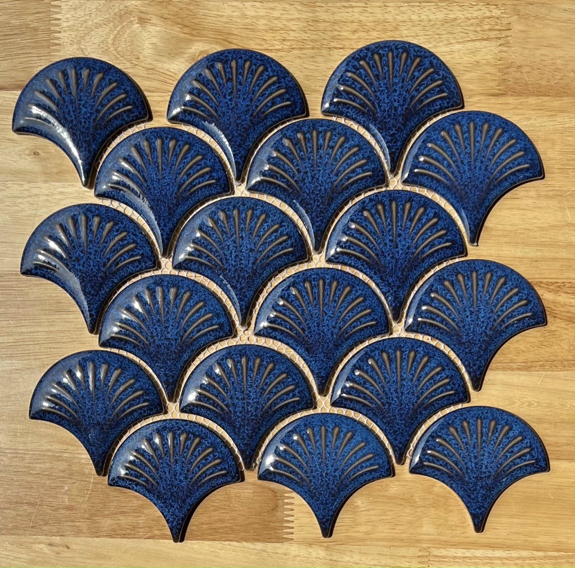 Gạch mosaic vảy cá hóa tiết màu xanh