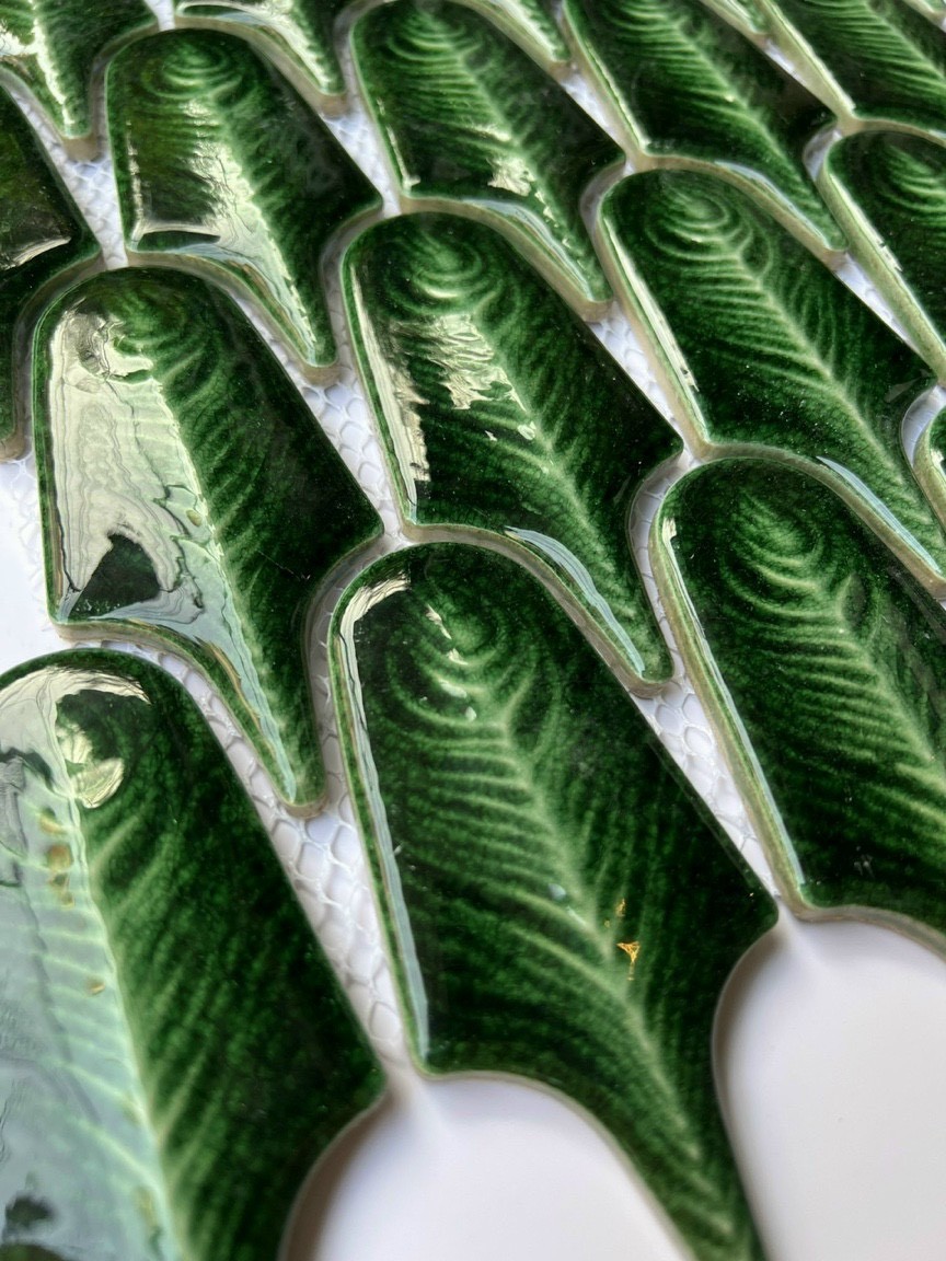 Gạch mosaic gốm lông vũ màu xanh lá cây