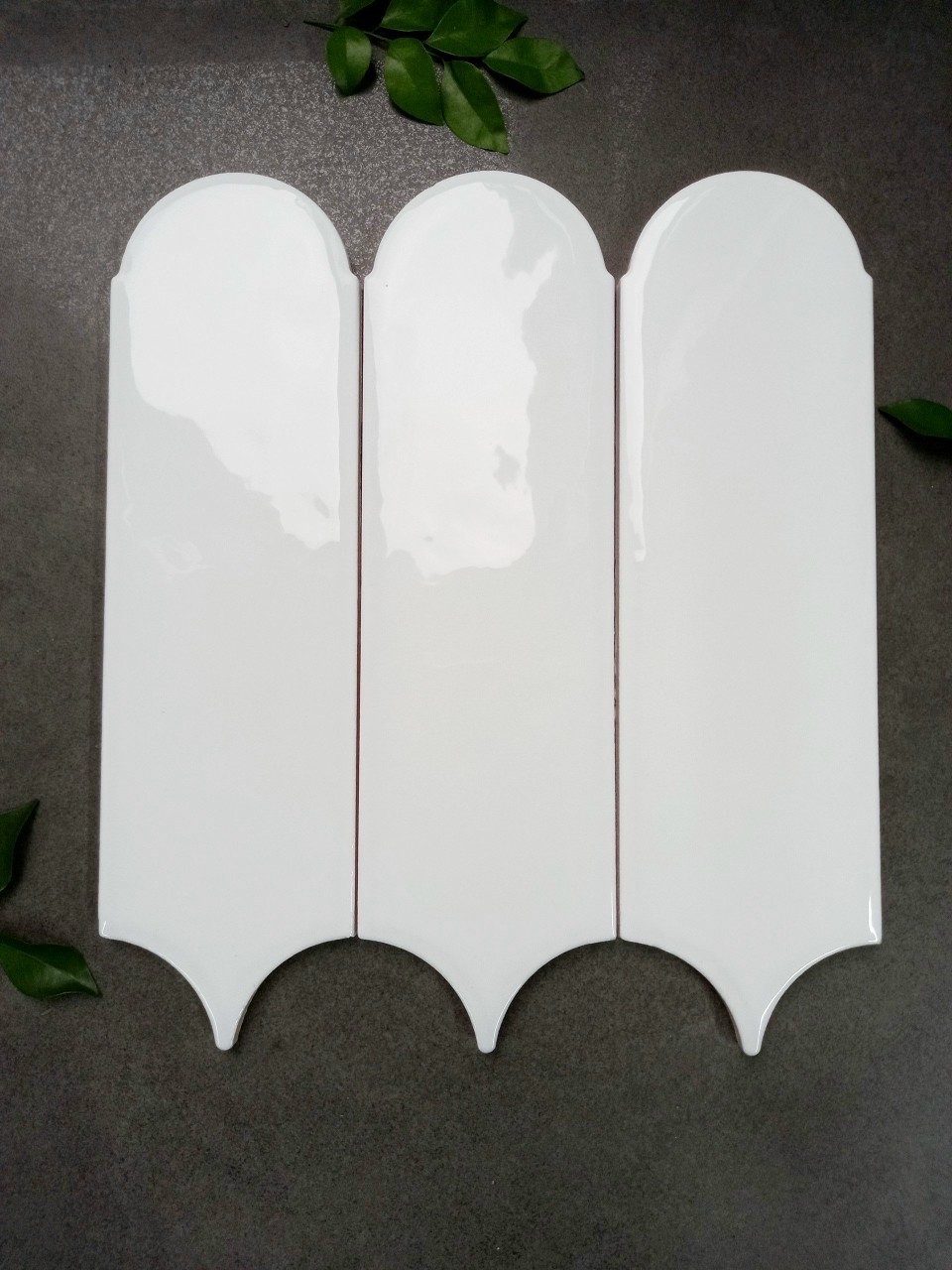 Gạch thẻ lông vũ màu trắng