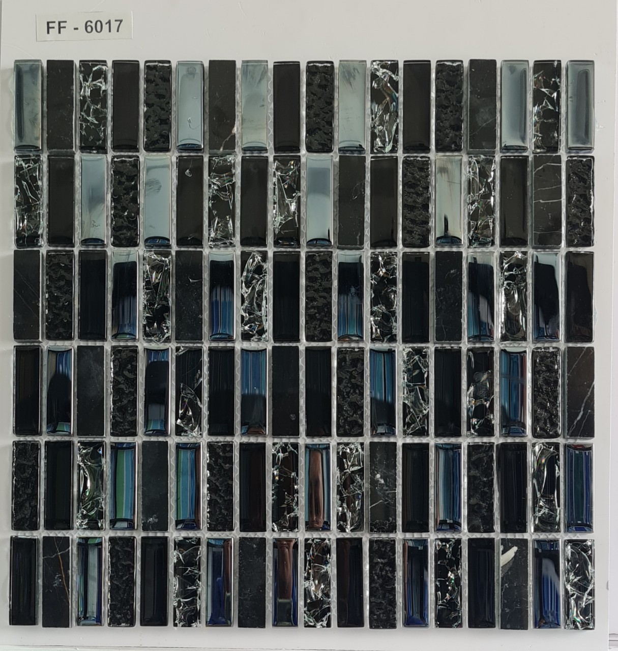 Gạch mosaic thủy tinh đá dạng thỏi 6017