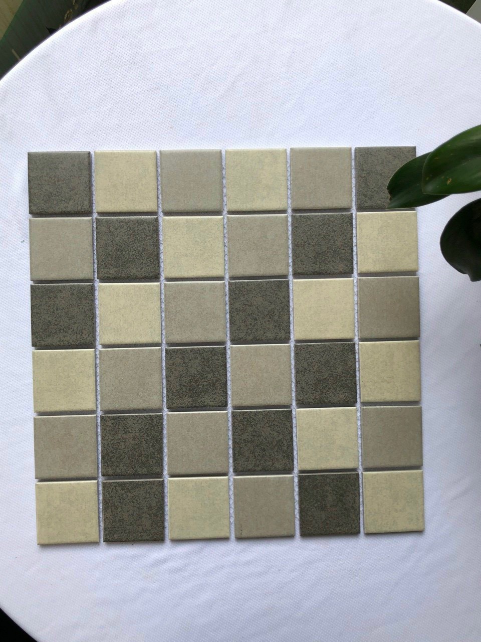 Gạch mosaic gốm chấm trộn tone màu xám