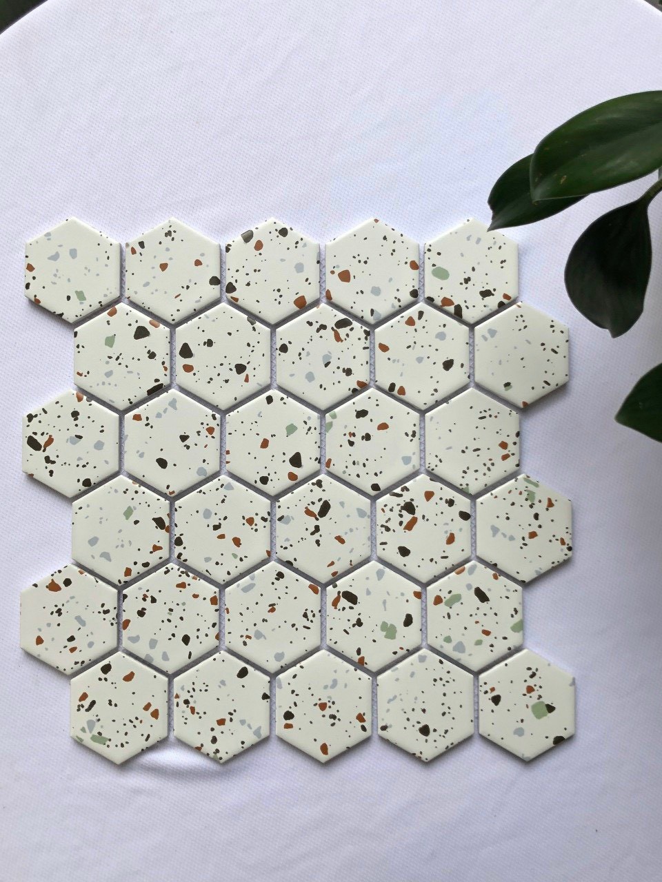 Gạch mosaic lục giác chấm